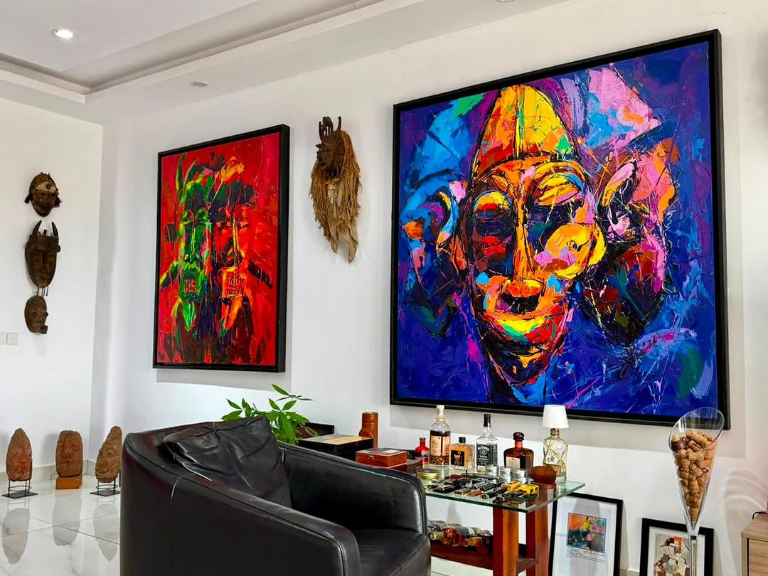 Œuvres de Jean-Marc OttiOné présentées dans un intérieur